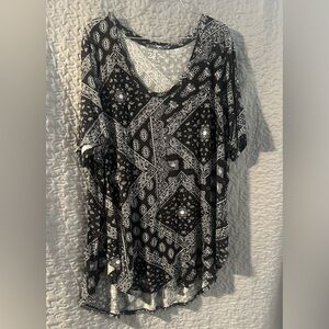 Maurice’s 24/7 Women's Black Bandana Print V-Neck Top